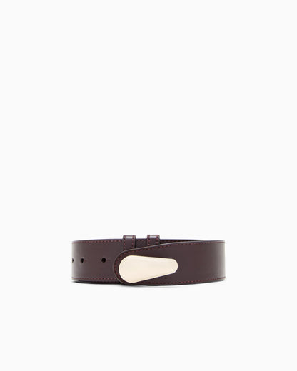 Shiny leather belt with a teardrop-shaped twist lock