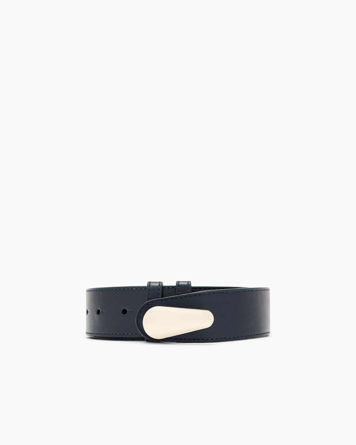Shiny leather belt with a teardrop-shaped twist lock
