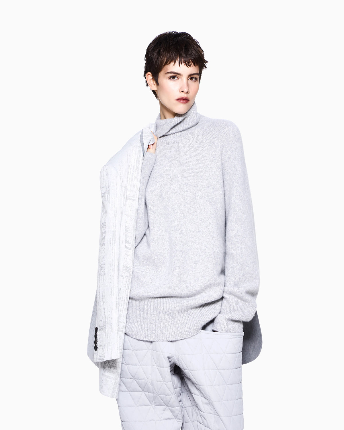 Oversized turtleneck sweater in pure cashmere jersey