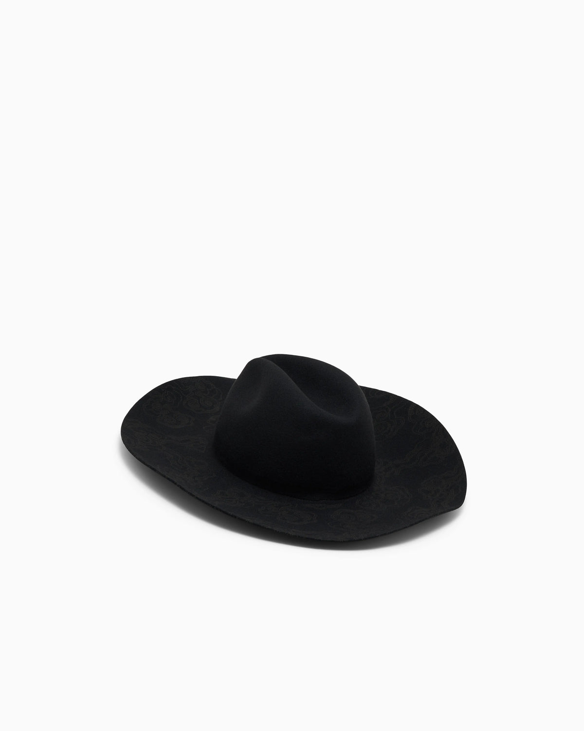 Classic laser-cut hat in wool with a sweatband