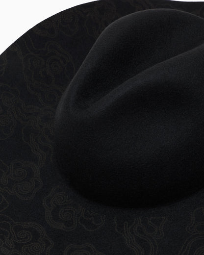Classic laser-cut hat in wool with a sweatband