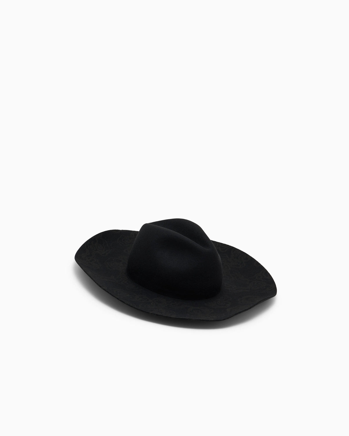 Classic laser-cut hat in wool with a sweatband