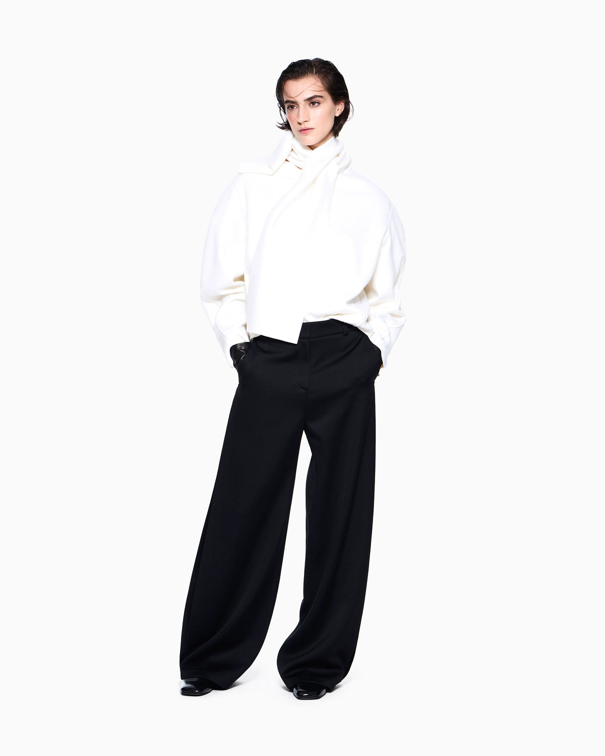 Jumper long-sleeved wool sweater with scarf sewn onto neck