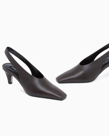 Decollete shoe leather lining and leather sole