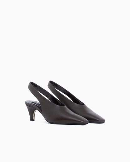Decollete shoe leather lining and leather sole