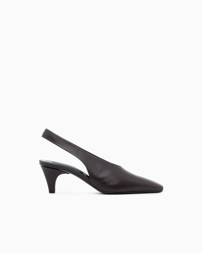 Decollete shoe leather lining and leather sole