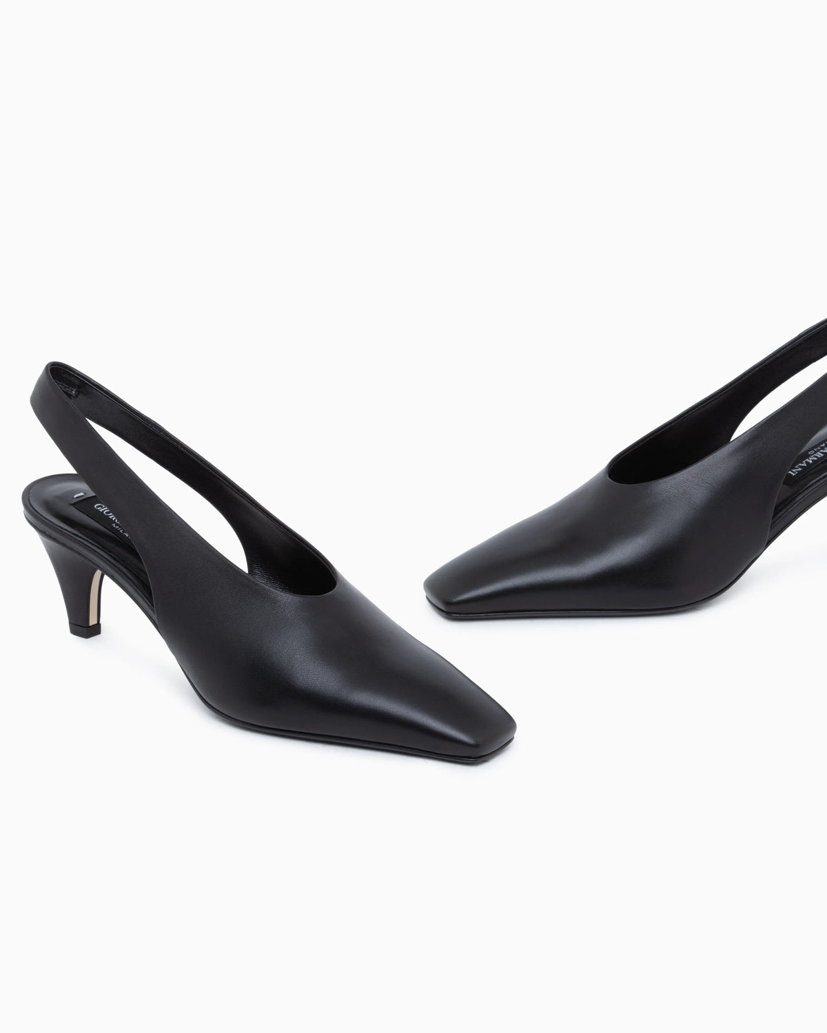 Decollete shoe leather lining and leather sole