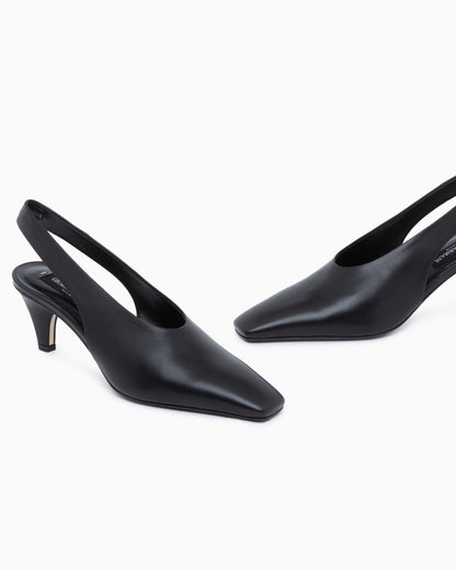 Decollete shoe leather lining and leather sole