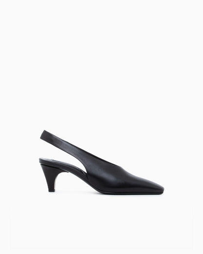 Decollete shoe leather lining and leather sole