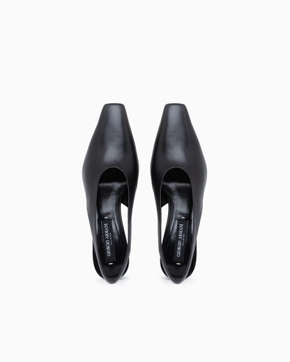 Decollete shoe leather lining and leather sole