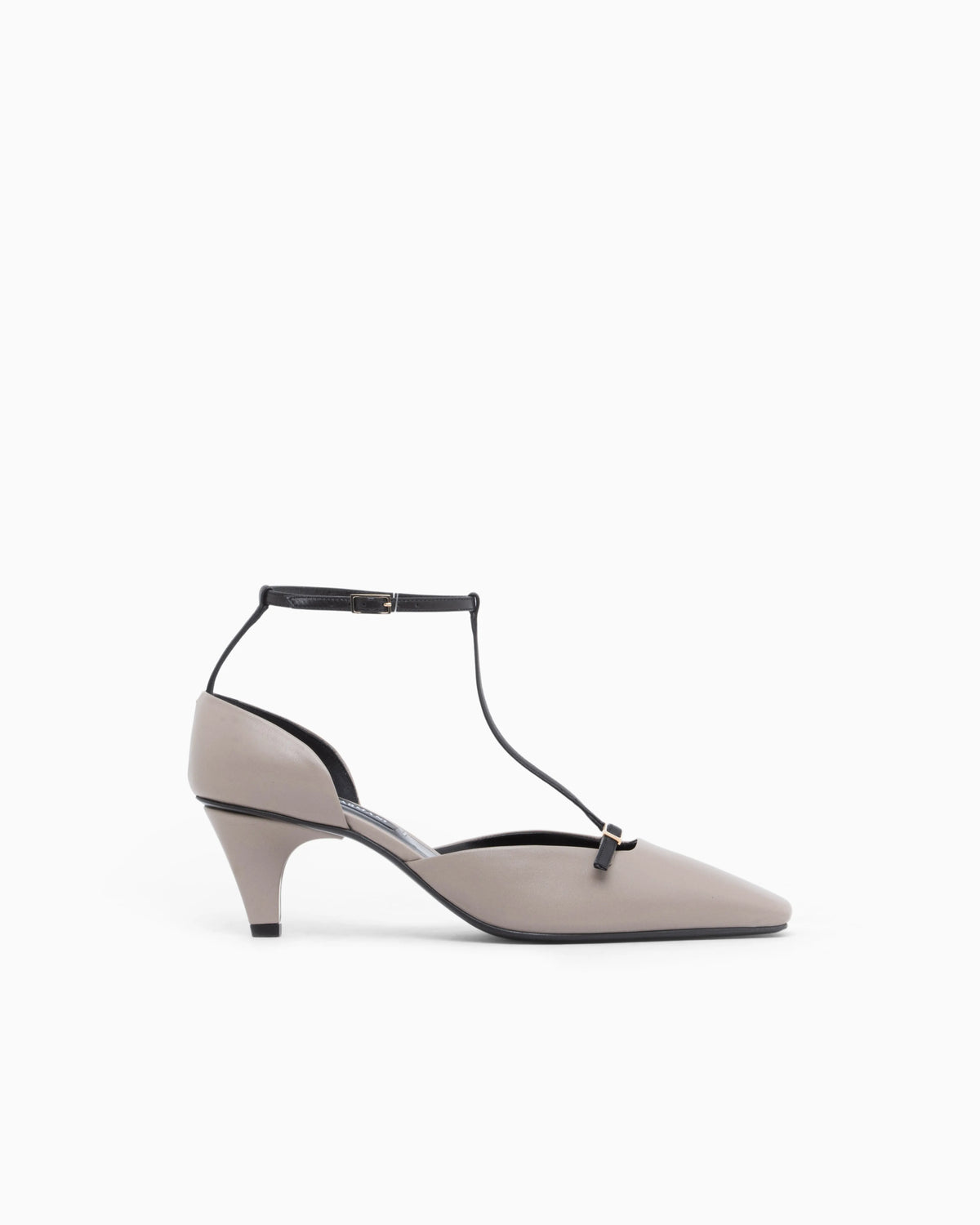 Decollete shoe leather upper and leather lining and sole
