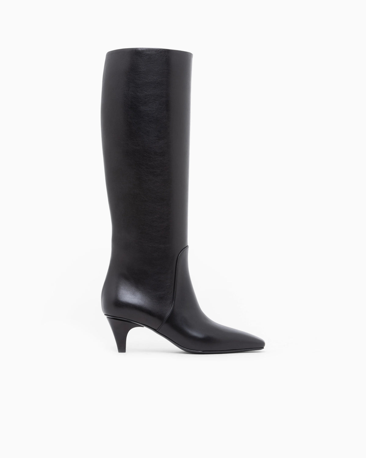 Boot in leather with a leather sole