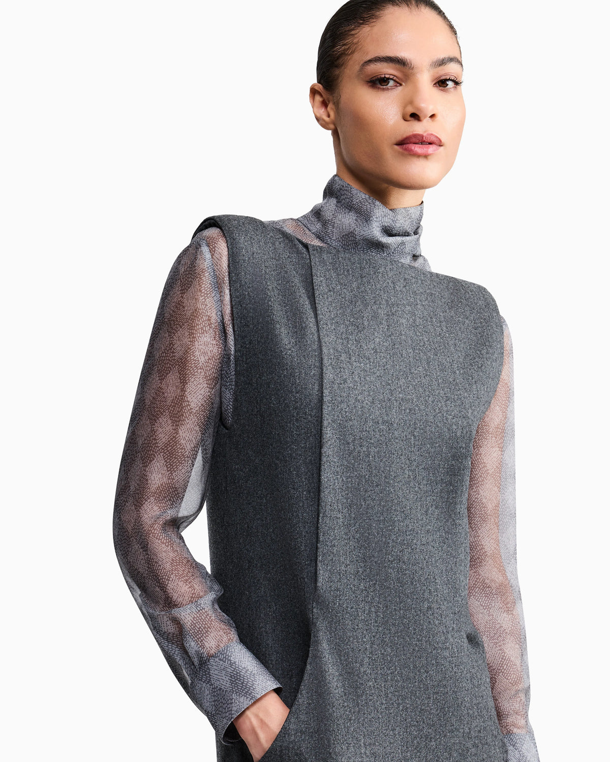 Sleeveless long dress in wool and cashmere flannel