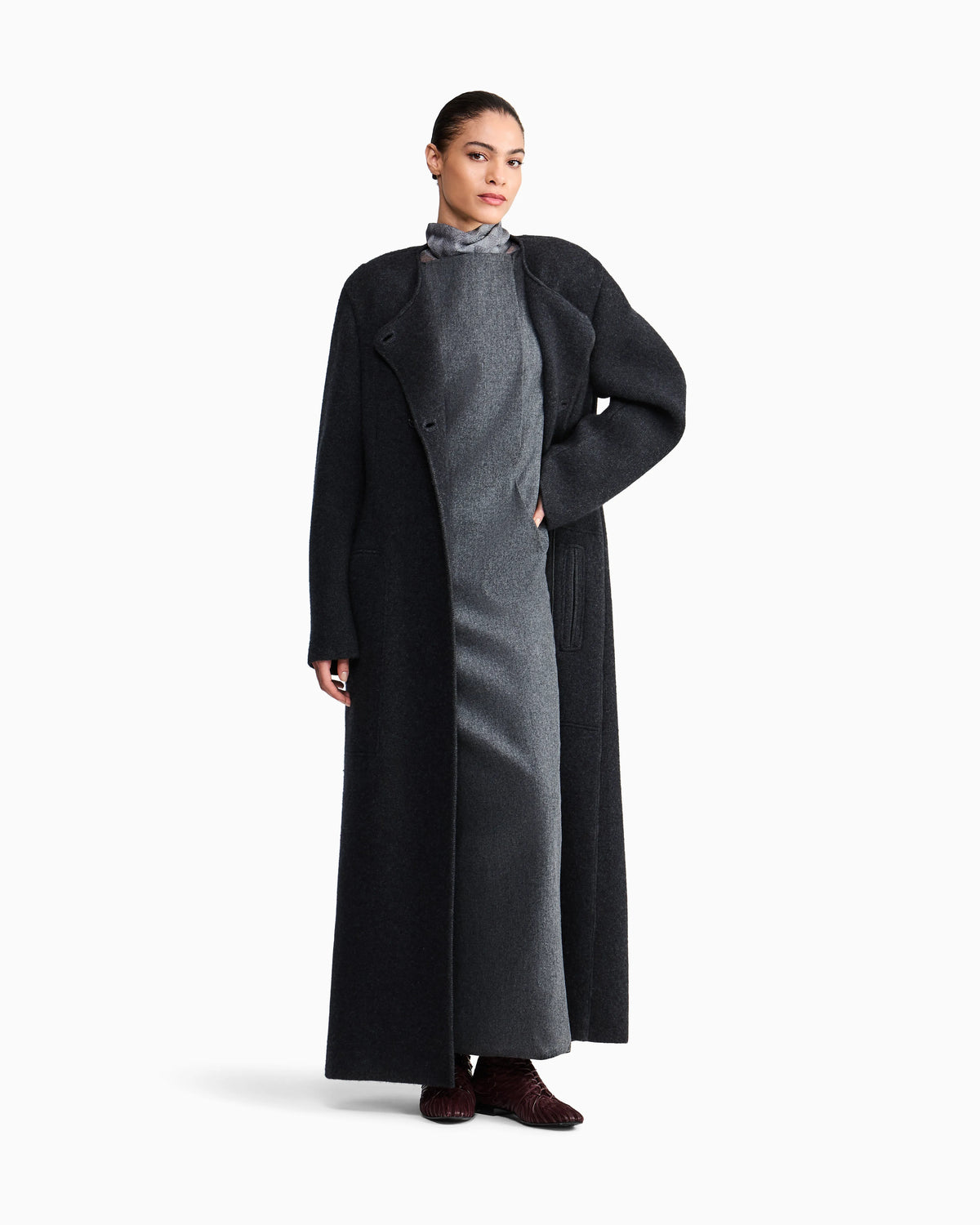 Sleeveless long dress in wool and cashmere flannel