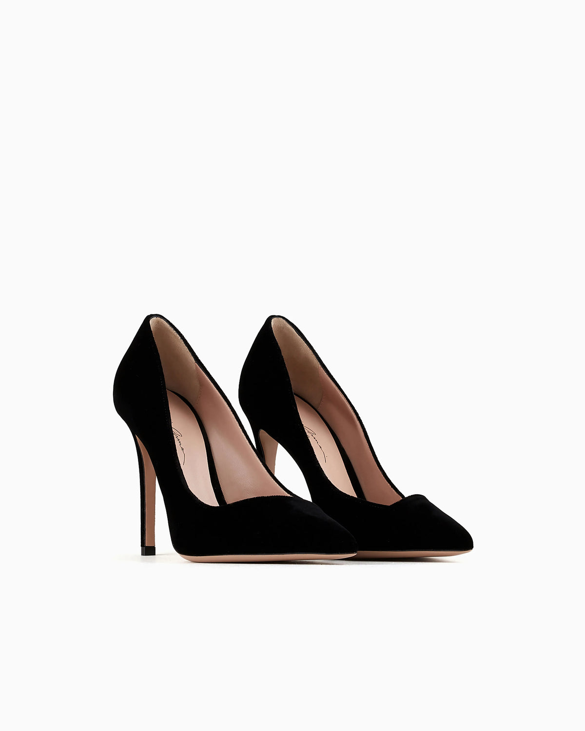 Velvet court shoes with an asymmetric top line