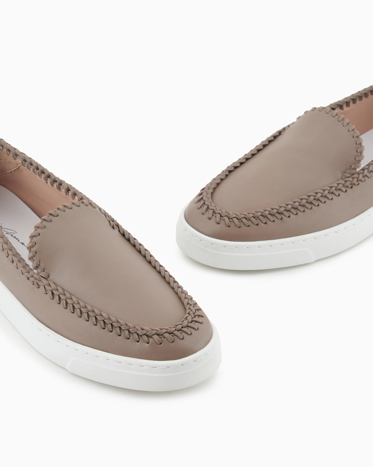 Slip shoe in leather with visible stitching