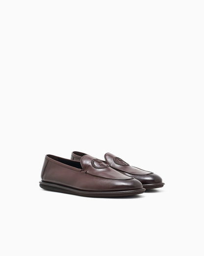 Slip-on loafer in vintage leather with logo