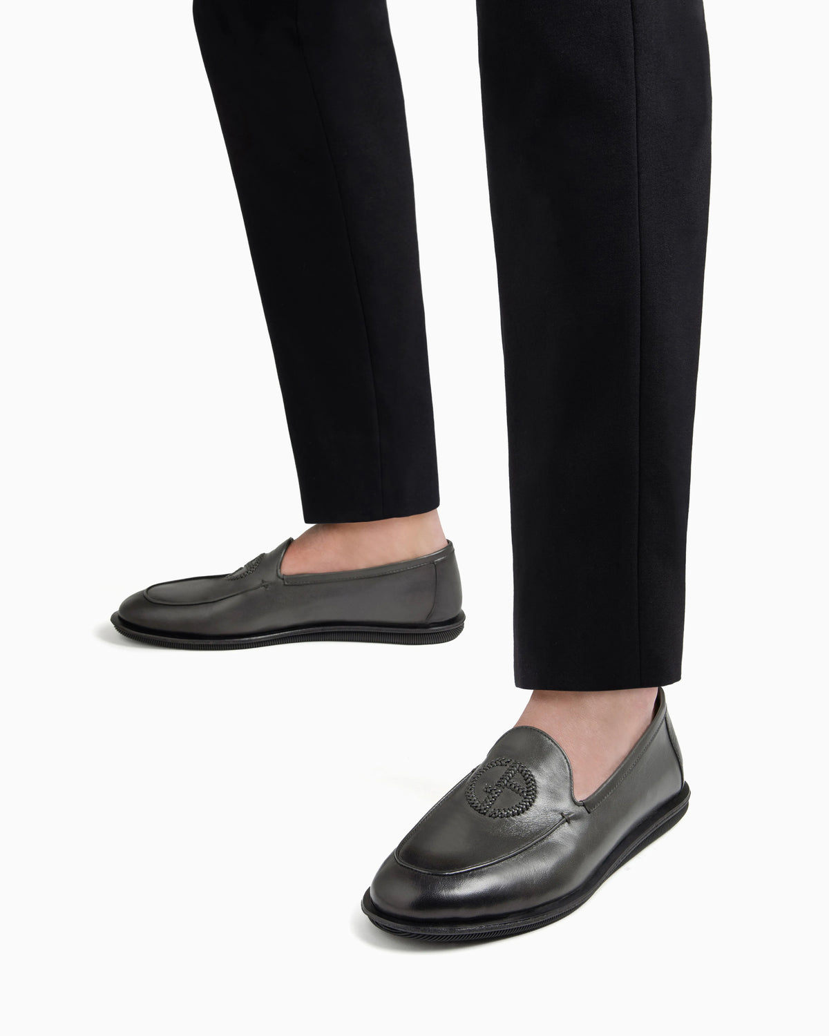 Slip-on loafer in vintage leather with logo