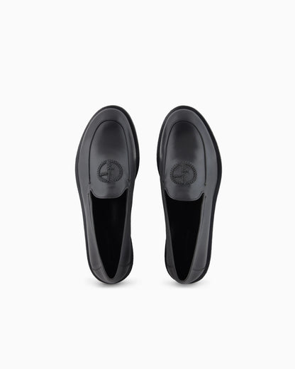Slip-on loafer in vintage leather with logo