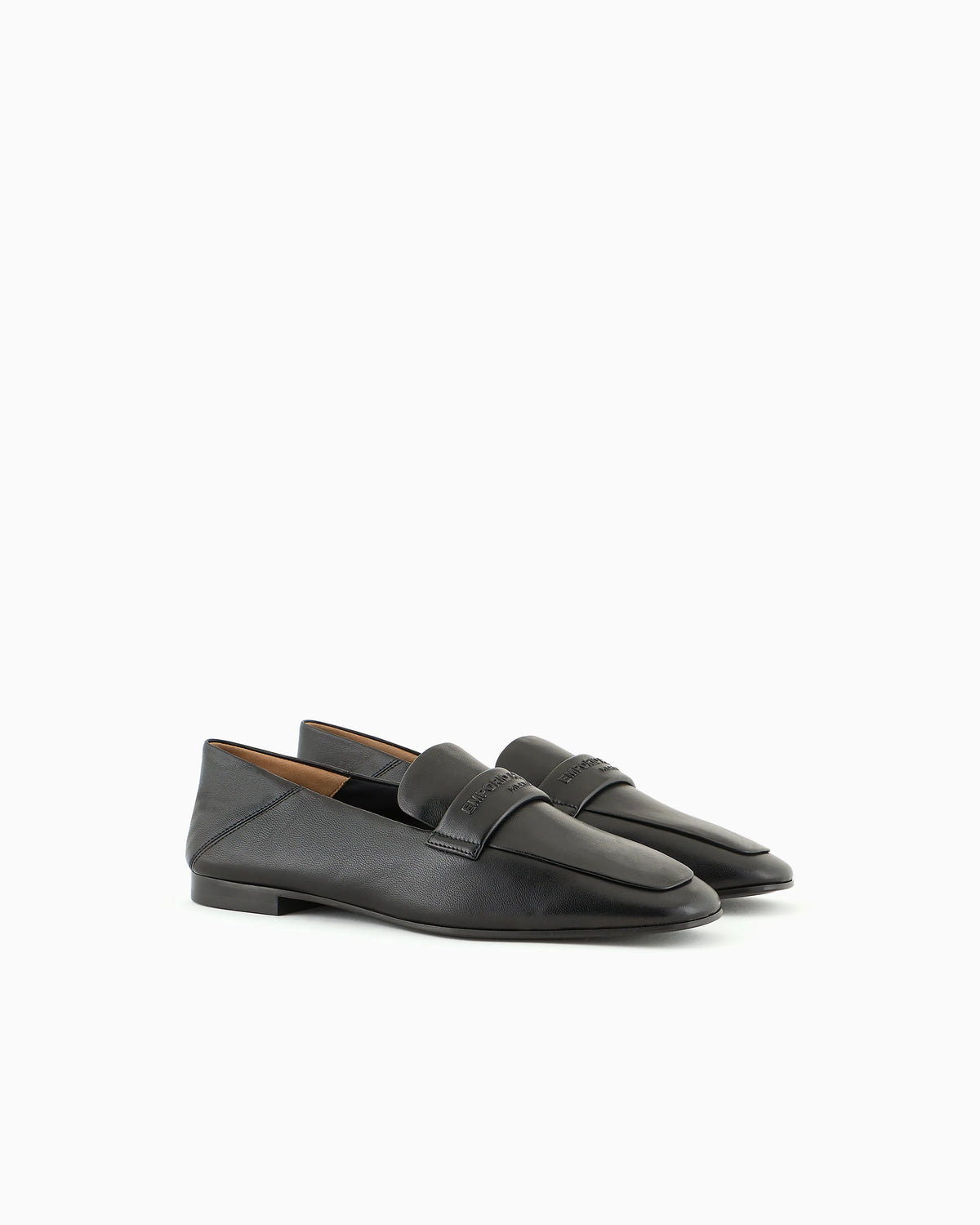 Simple loafer in nappa with embossed logo on the strap