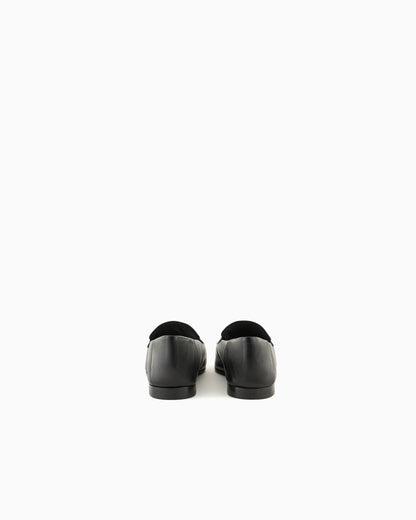 Simple loafer in nappa with embossed logo on the strap