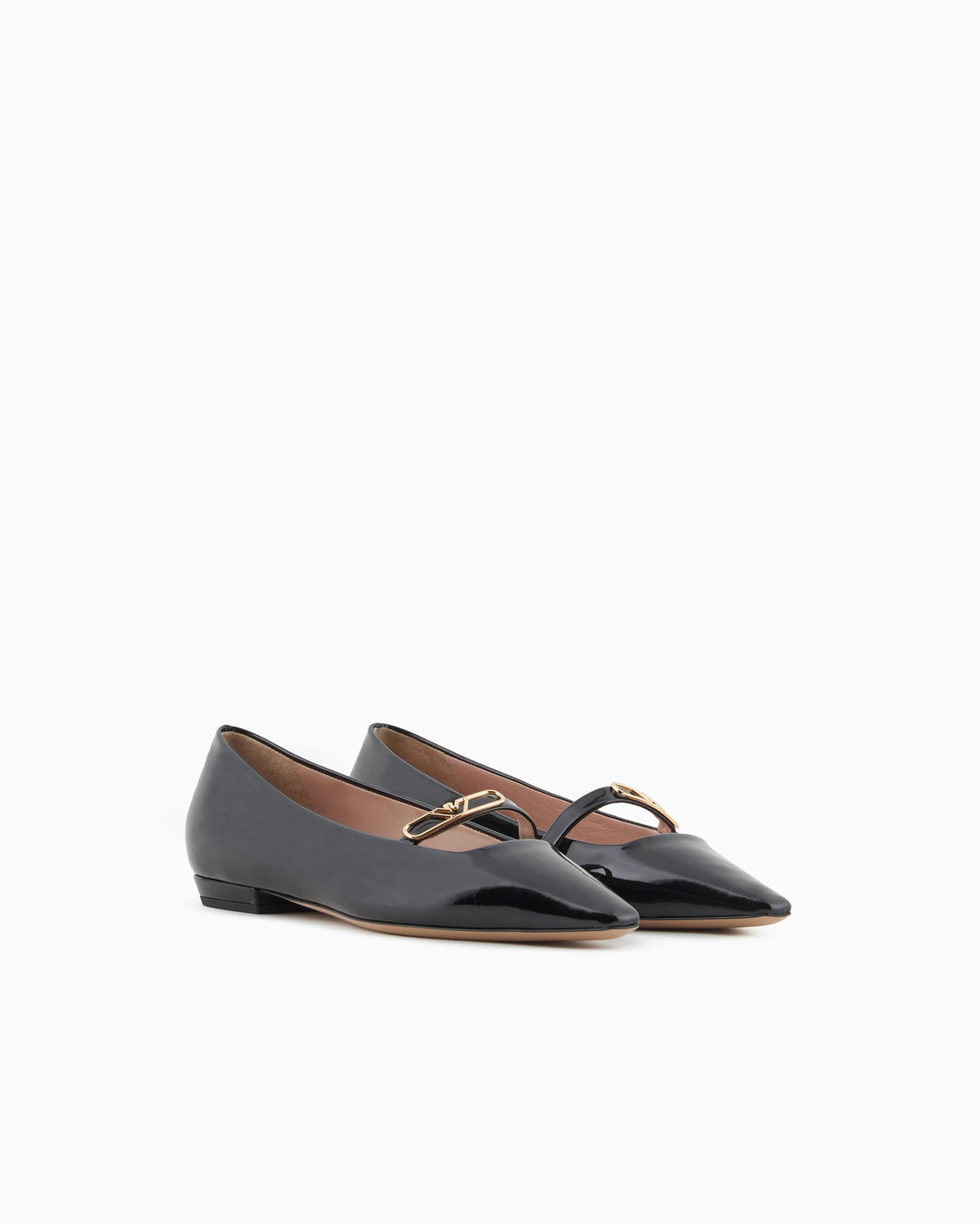 Pointed-toe ballerinas in patent leather with an eagle plate