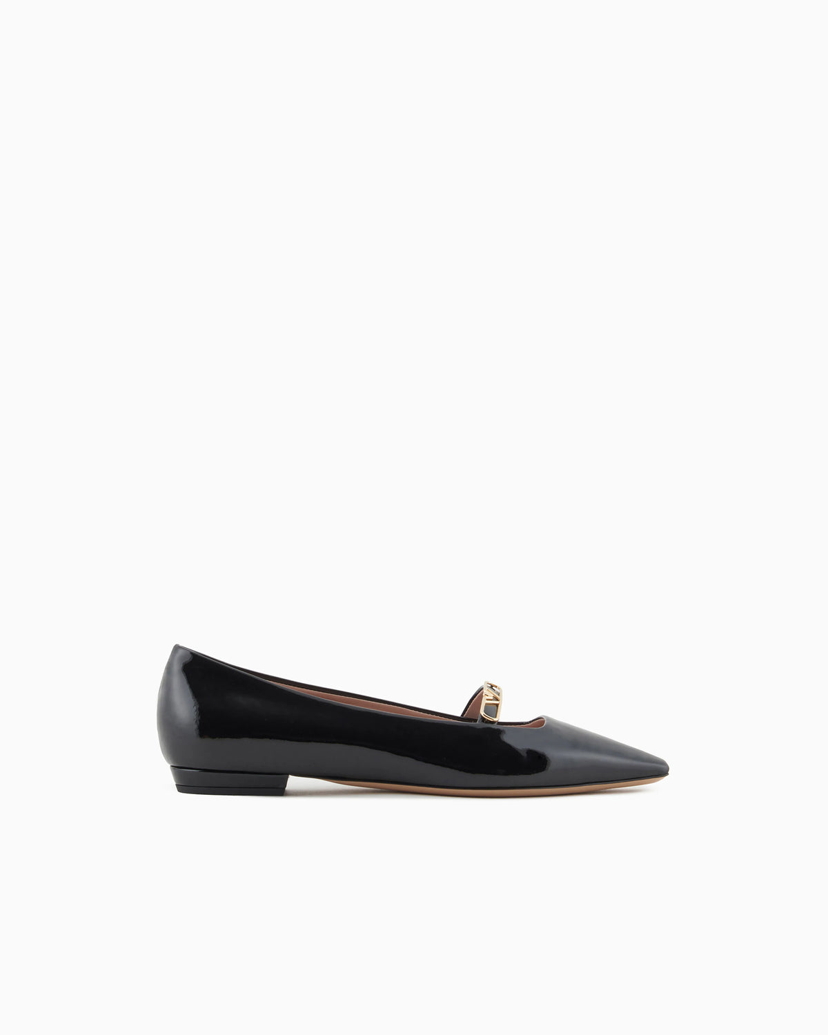 Pointed-toe ballerinas in patent leather with an eagle plate