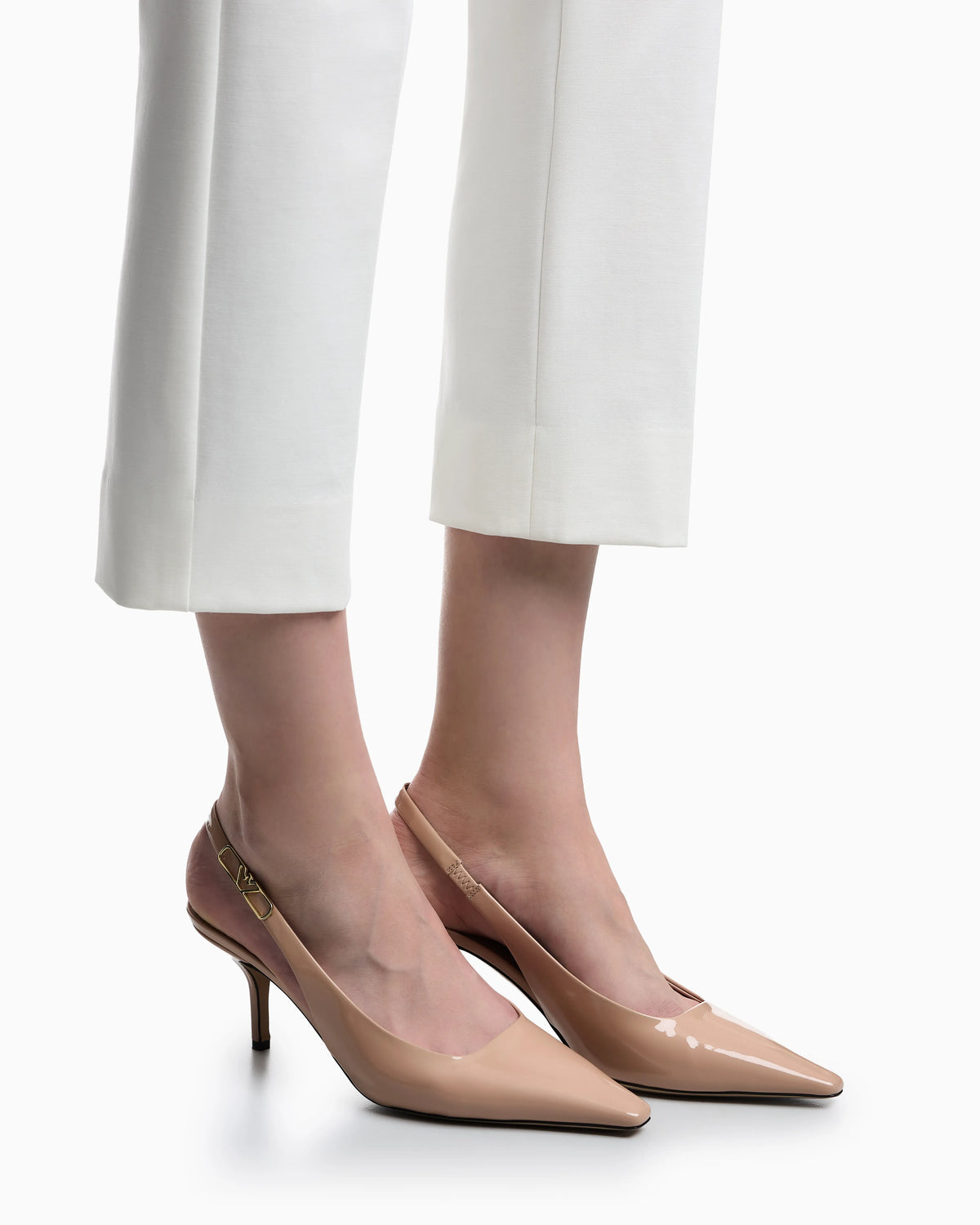 Patent-leather slingback court shoes with eagle plate