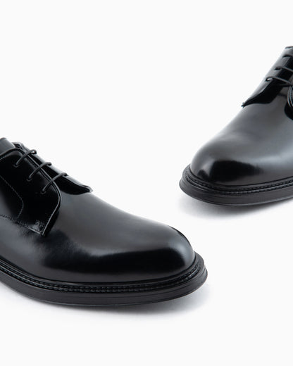 Derby shoes Essential in brushed leather