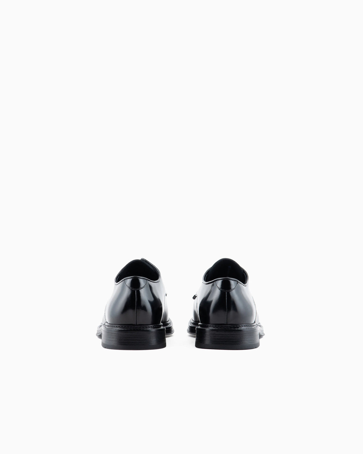 Derby shoes Essential in brushed leather