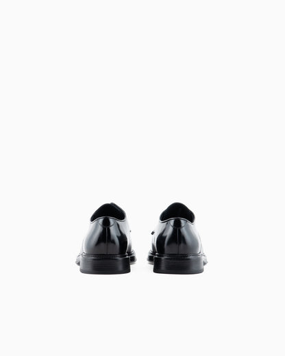 Derby shoes Essential in brushed leather