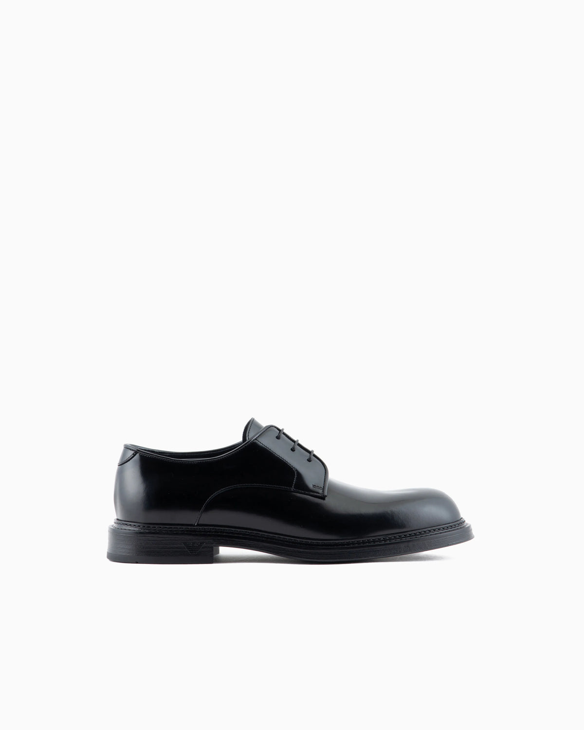 Derby shoes Essential in brushed leather