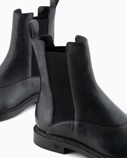 Leather Chelsea boots with elastic inserts Essential