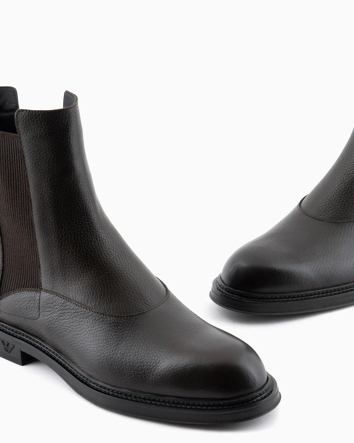Leather Chelsea boots with elastic inserts Essential