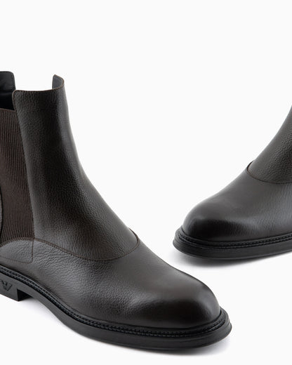 Leather Chelsea boots with elastic inserts Essential