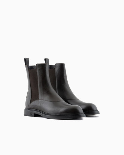 Leather Chelsea boots with elastic inserts Essential