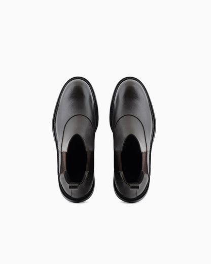 Leather Chelsea boots with elastic inserts Essential