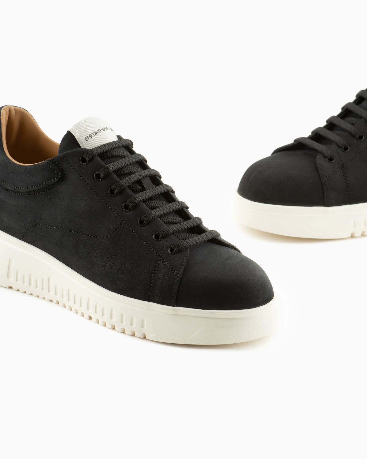 Sneaker with knurled soles in nubuck leather Essential