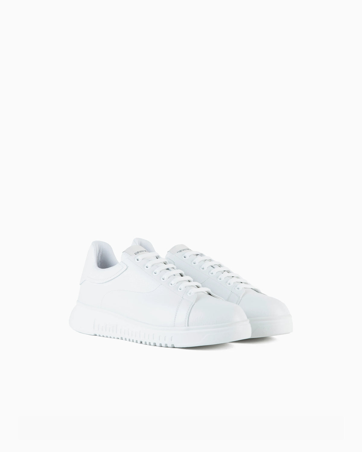 Low-top sneaker in tumbled leather Essential