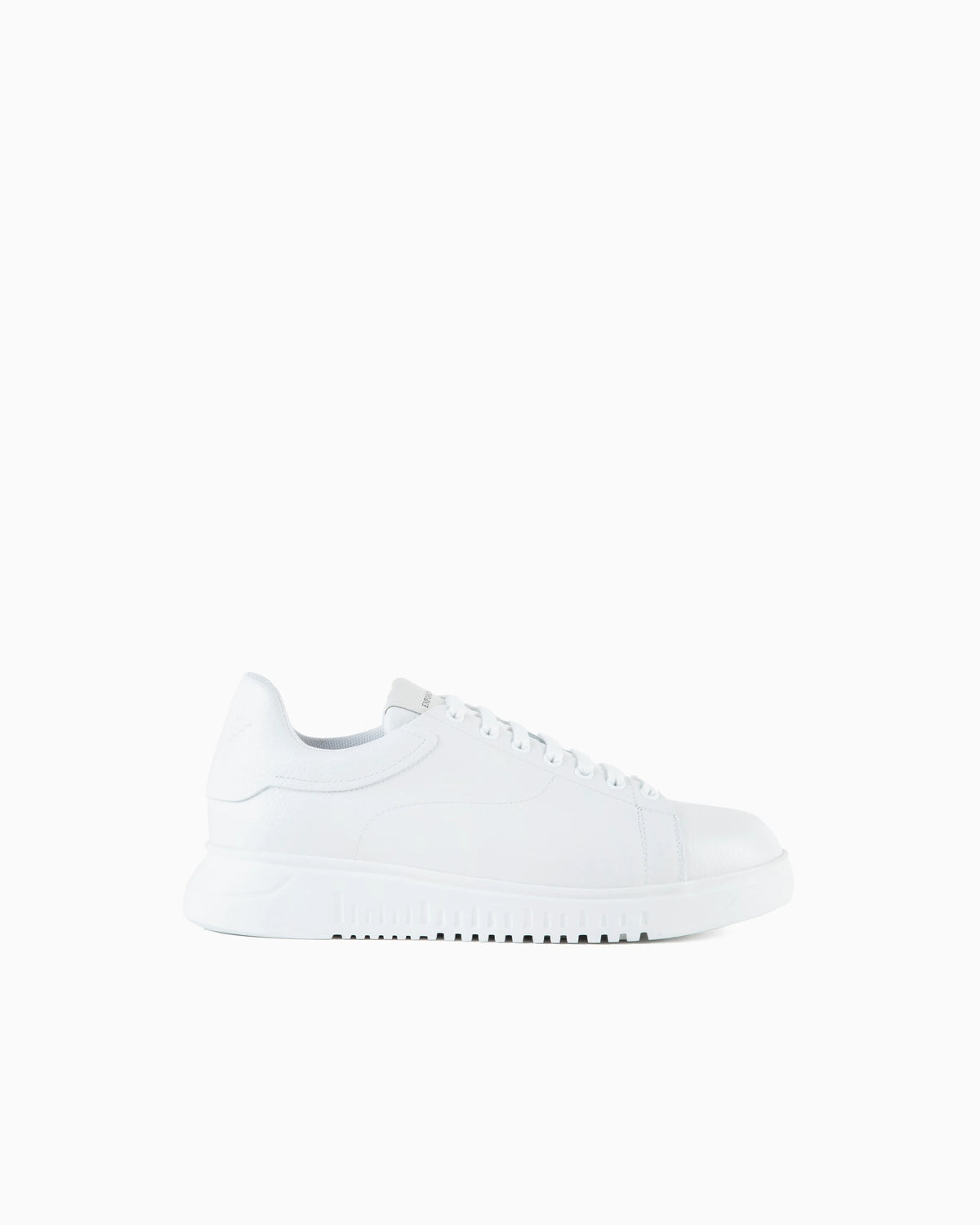 Low-top sneaker in tumbled leather Essential