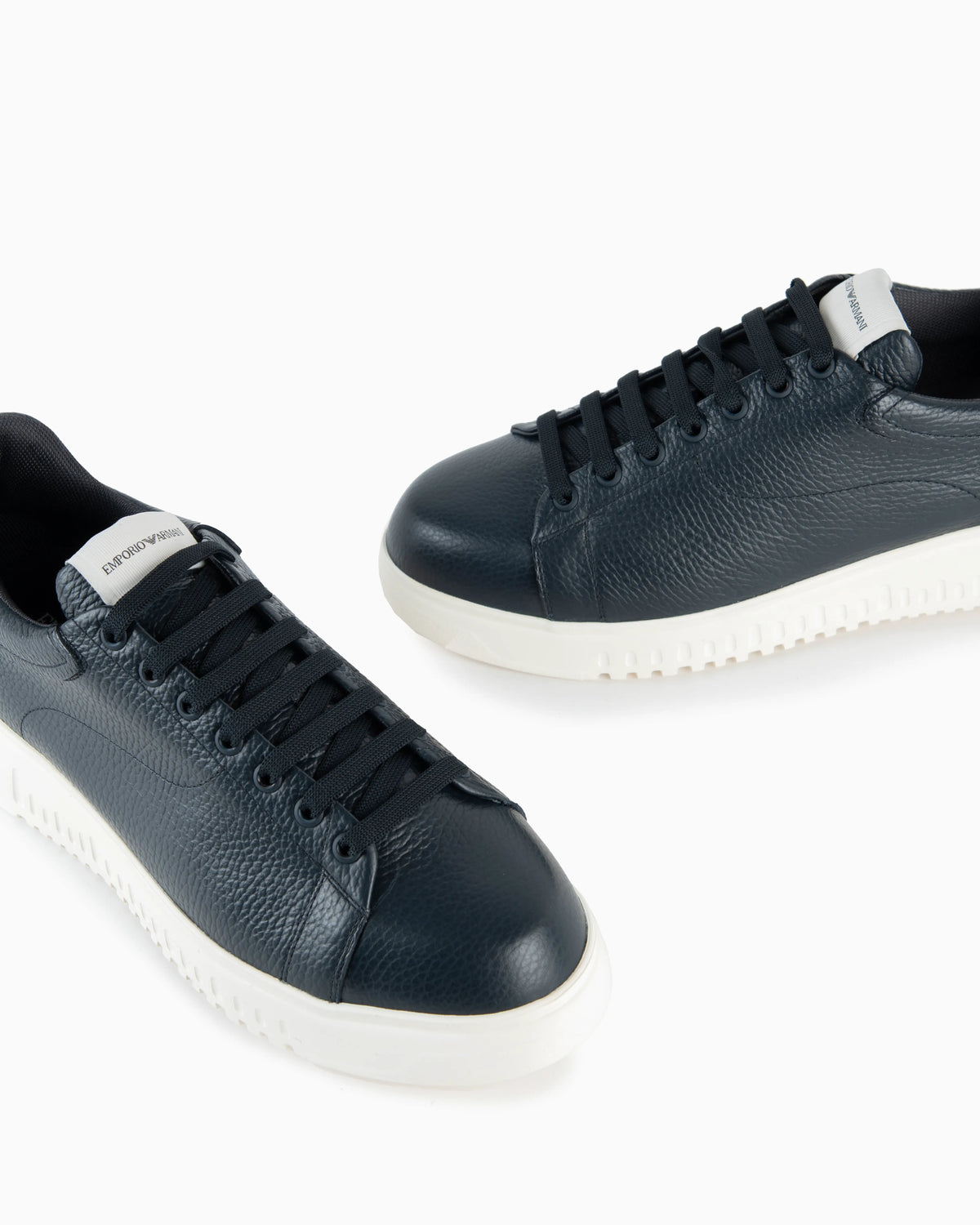 Low-top sneaker in tumbled leather Essential
