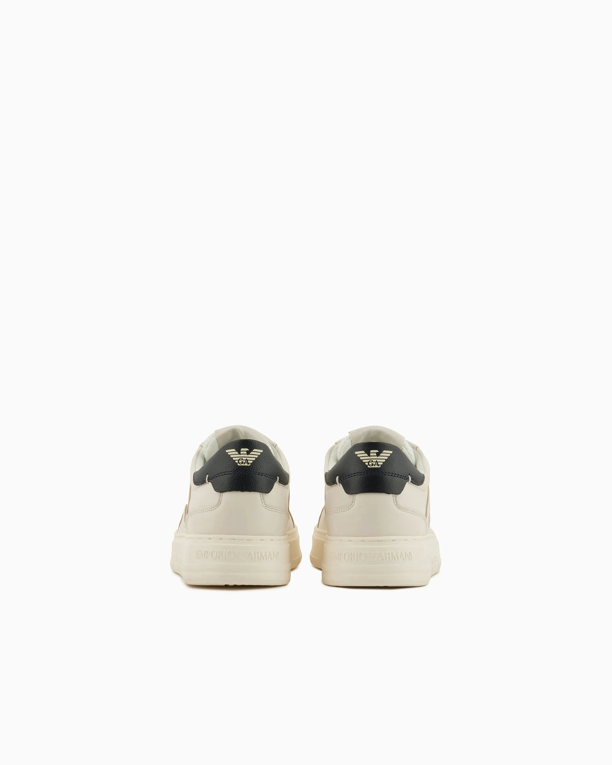 Leather sneaker with tumbled finish and padded collar