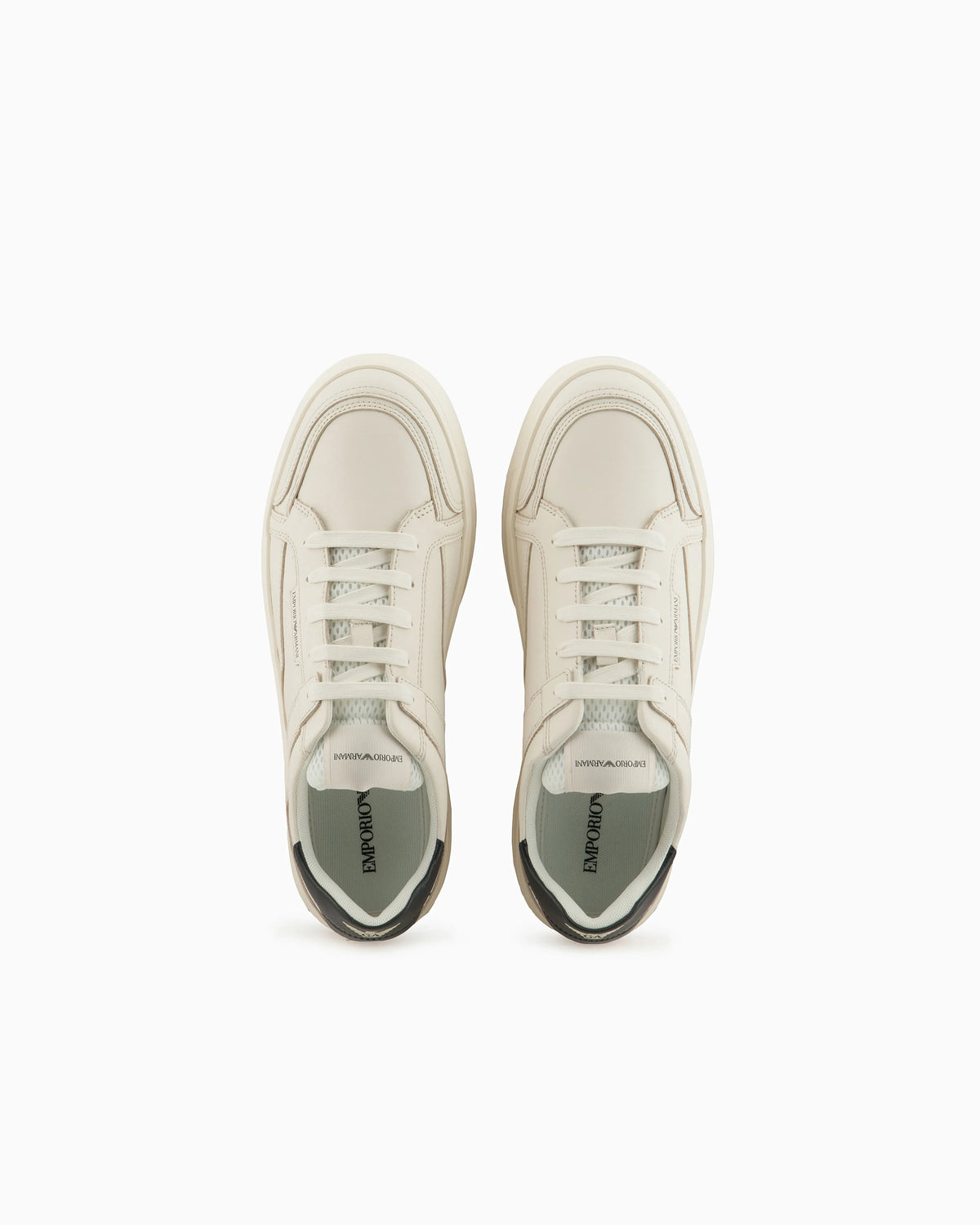 Leather sneaker with tumbled finish and padded collar