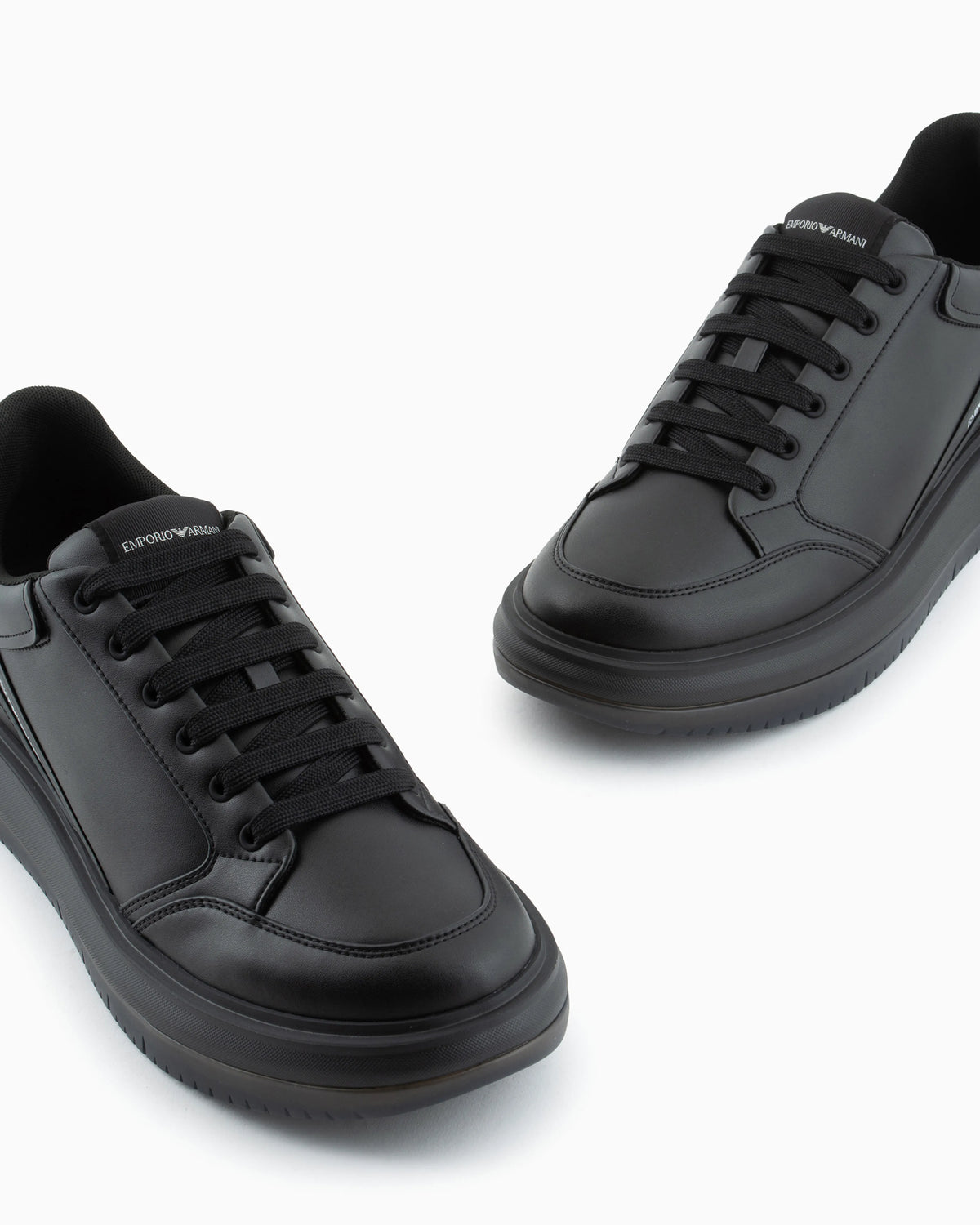 Low-top sneaker in smooth leather with side logo