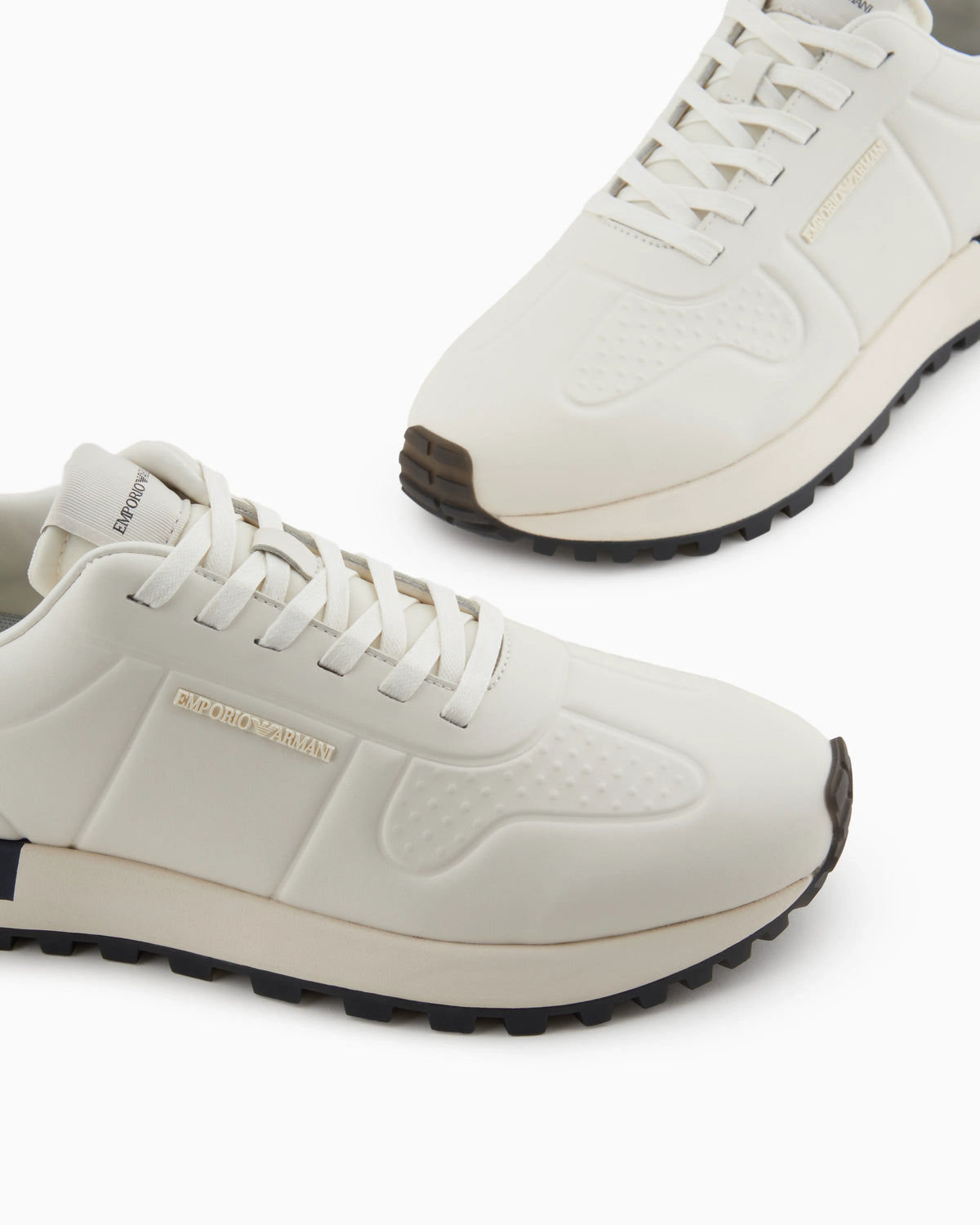 Leather sneakers with thermoformed details