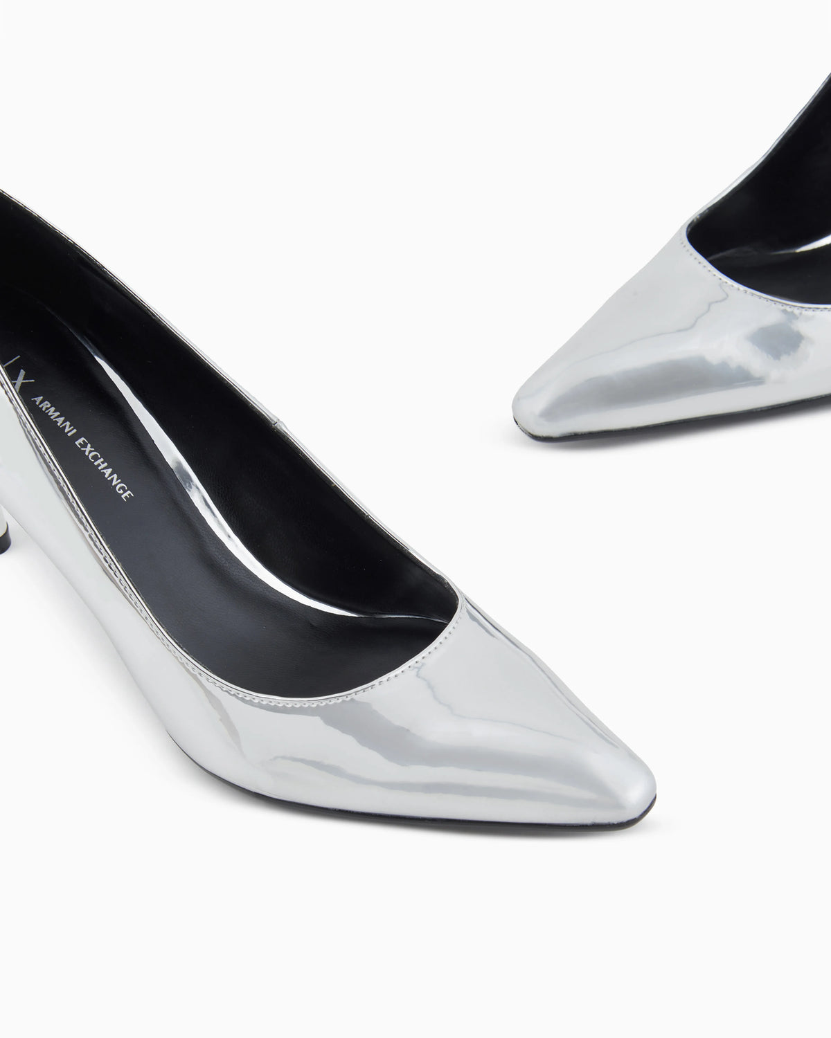 Super shiny leather pumps
