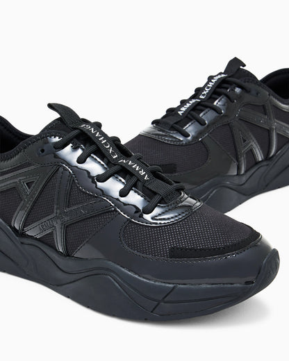 Sneakers in mesh with patent and microsuede details
