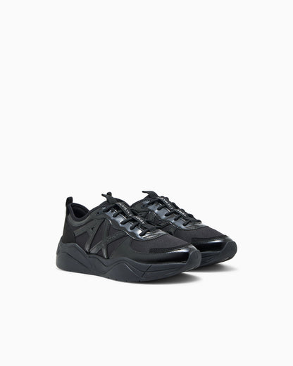Sneakers in mesh with patent and microsuede details