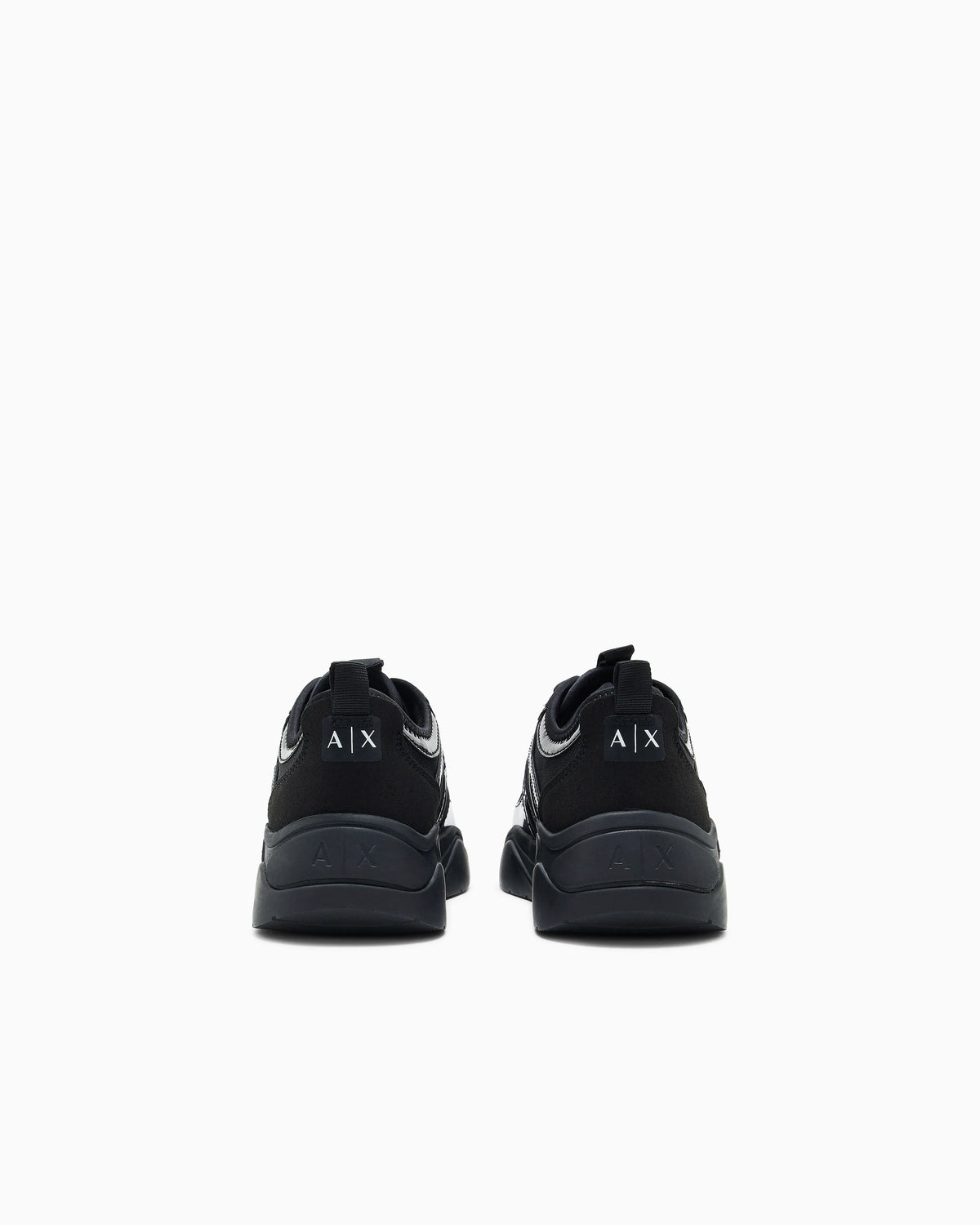 Sneakers in mesh with patent and microsuede details