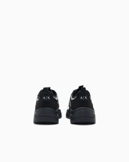 Sneakers in mesh with patent and microsuede details